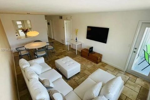 Condo in Key Biscayne, Florida, 1 bedroom  № 2043302 - photo 3