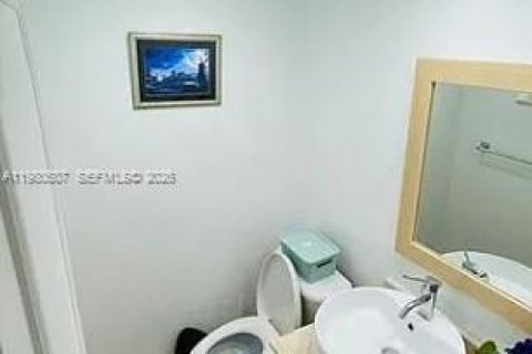 Condo in Key Biscayne, Florida, 1 bedroom  № 2043302 - photo 8