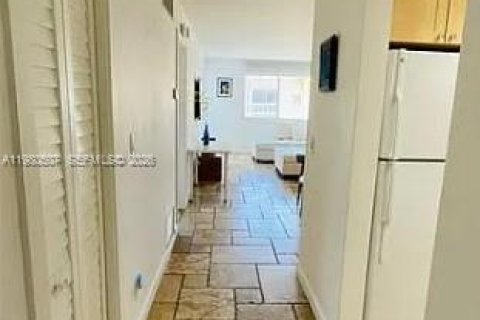 Condo in Key Biscayne, Florida, 1 bedroom  № 2043302 - photo 7