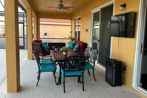 House in Davenport, Florida 6 bedrooms, 257.43 sq.m. № 2212704 - photo 21