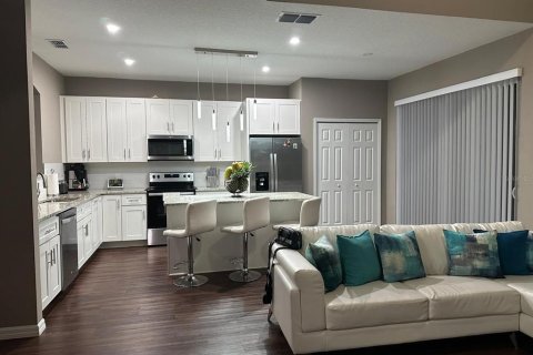 House in Davenport, Florida 6 bedrooms, 257.43 sq.m. № 2212704 - photo 13
