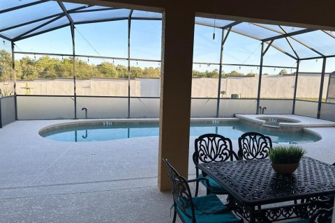House in Davenport, Florida 6 bedrooms, 257.43 sq.m. № 2212704 - photo 22