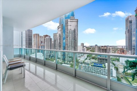 Снять в аренду кондоминиум в Майами, Флорида 3 спальни, 146.69м2, № 2060861 - фото 26