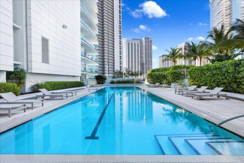 Снять в аренду кондоминиум в Майами, Флорида 3 спальни, 146.69м2, № 2060861 - фото 30