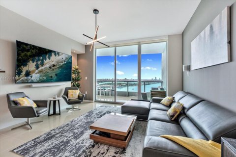 Condominio en Miami, Florida, 3 dormitorios  № 2060861