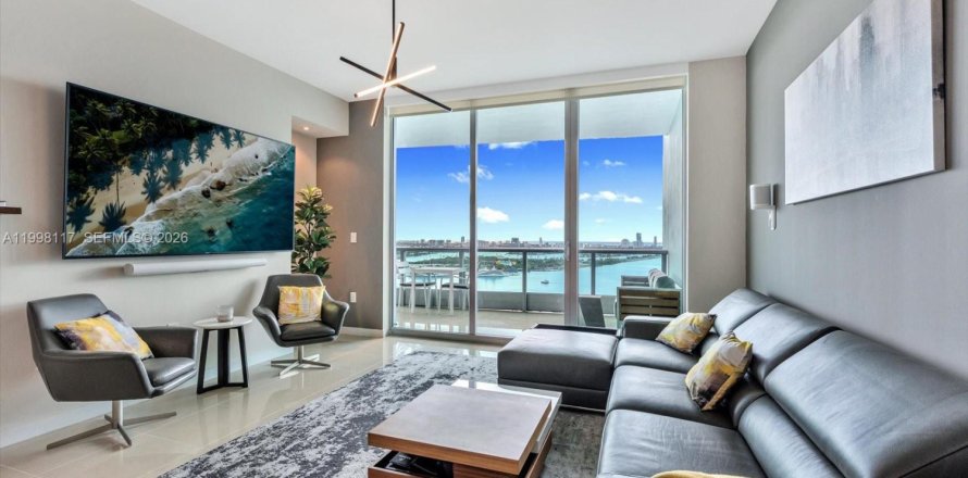 Кондоминиум с 3 спальнями в Майами, Флорида № 2060861