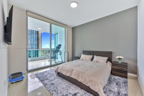 Снять в аренду кондоминиум в Майами, Флорида 3 спальни, 146.69м2, № 2060861 - фото 20