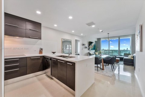 Снять в аренду кондоминиум в Майами, Флорида 3 спальни, 146.69м2, № 2060861 - фото 8