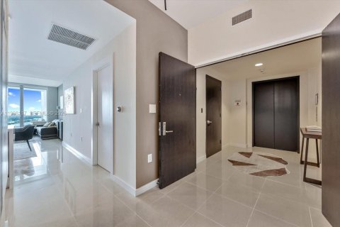 Снять в аренду кондоминиум в Майами, Флорида 3 спальни, 146.69м2, № 2060861 - фото 18