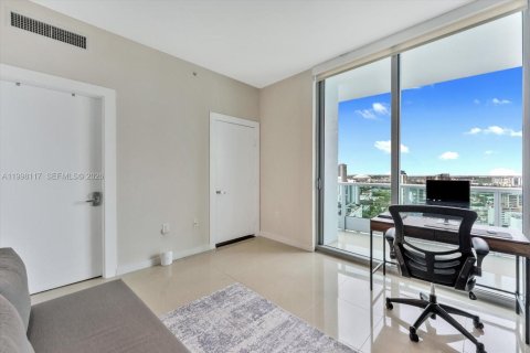 Снять в аренду кондоминиум в Майами, Флорида 3 спальни, 146.69м2, № 2060861 - фото 24