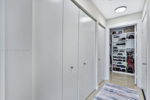 Снять в аренду кондоминиум в Майами, Флорида 3 спальни, 146.69м2, № 2060861 - фото 15