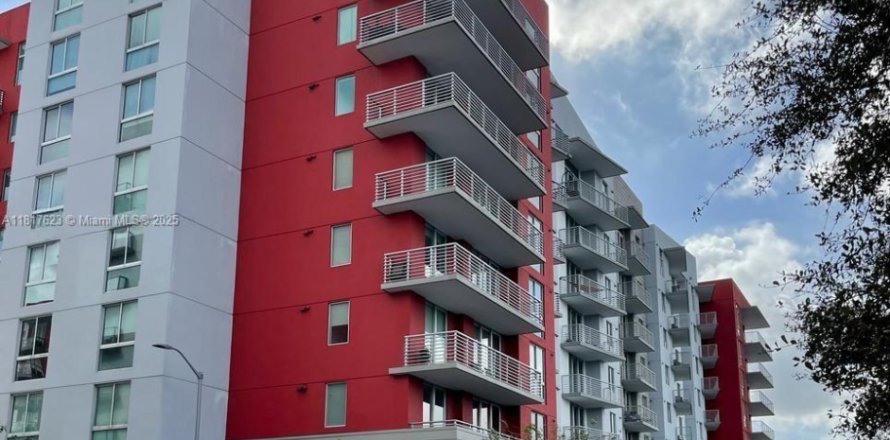 Condominio en Doral, Florida, 3 dormitorios  № 1943271