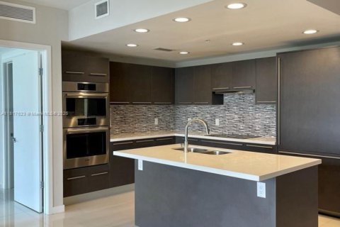 Condominio en venta en Doral, Florida, 3 dormitorios, 144.56 m2 № 1943271 - foto 2