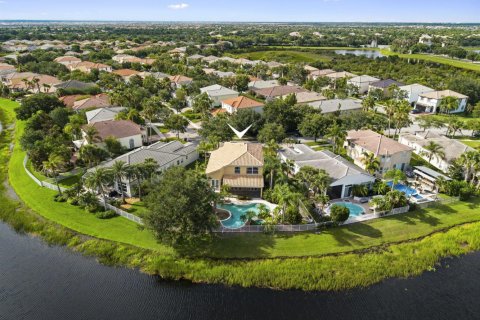 House in Port St. Lucie, Florida 3 bedrooms, 216.46 sq.m. № 2083569 - photo 4
