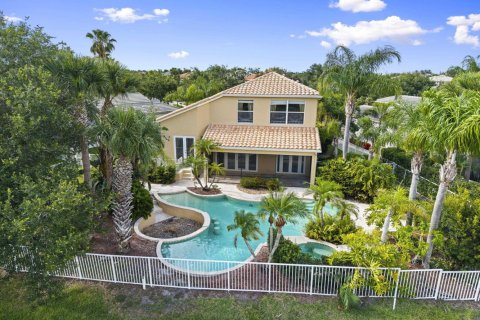 House in Port St. Lucie, Florida 3 bedrooms, 216.46 sq.m. № 2083569