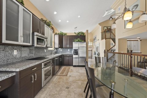 House in Port St. Lucie, Florida 3 bedrooms, 216.46 sq.m. № 2083569 - photo 13