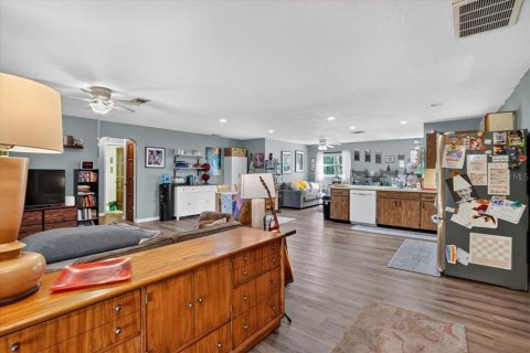Casa en venta en Sarasota, Florida, 3 dormitorios, 138.89 m2 № 2403183 - foto 4