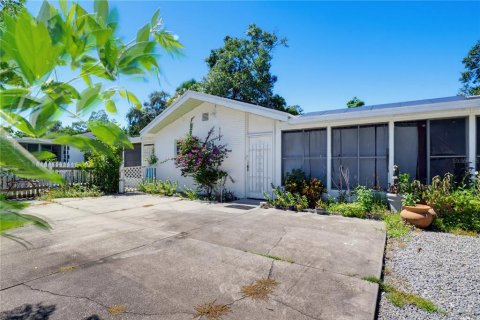 Villa ou maison à vendre à Clearwater, Floride: 2 chambres, 140.47 m2 № 2389162 - photo 2