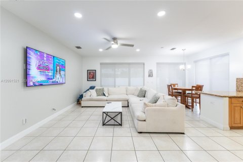 Casa en venta en Pembroke Pines, Florida, 4 dormitorios, 287.9 m2 № 2428160 - foto 4