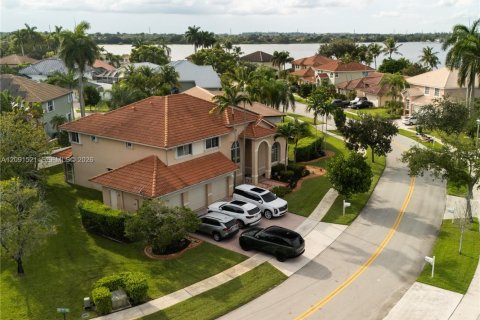 Casa en venta en Pembroke Pines, Florida, 4 dormitorios, 287.9 m2 № 2428160 - foto 15