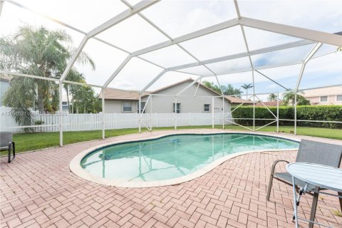 Casa en venta en Pembroke Pines, Florida, 4 dormitorios, 287.9 m2 № 2428160 - foto 14