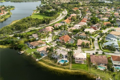 Casa en venta en Pembroke Pines, Florida, 4 dormitorios, 287.9 m2 № 2428160 - foto 11