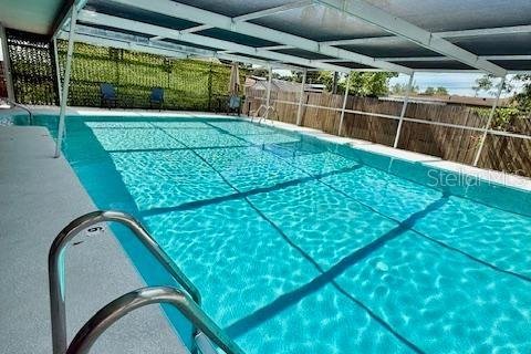 Casa en alquiler en Saint Petersburg, Florida, 3 dormitorios, 150.5 m2 № 1880779 - foto 30