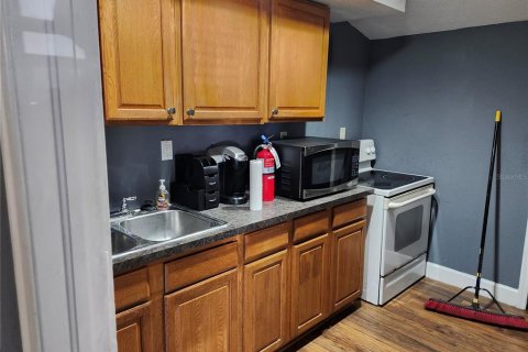 Commercial property in Tampa, Florida 109.25 sq.m. № 1640540 - photo 3