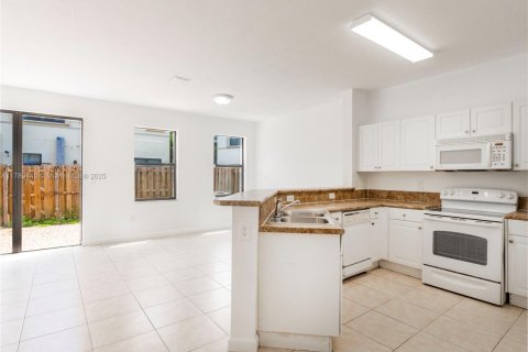 Touwnhouse à vendre à Homestead, Floride: 3 chambres, 153.85 m2 № 1736038 - photo 13
