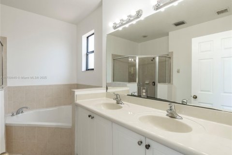 Touwnhouse à vendre à Homestead, Floride: 3 chambres, 153.85 m2 № 1736038 - photo 17