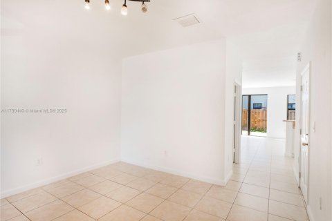 Touwnhouse à vendre à Homestead, Floride: 3 chambres, 153.85 m2 № 1736038 - photo 5