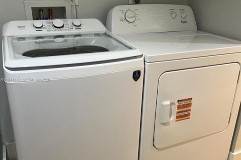 House in Plantation, Florida 2 bedrooms, 89.56 sq.m. № 2002690 - photo 16