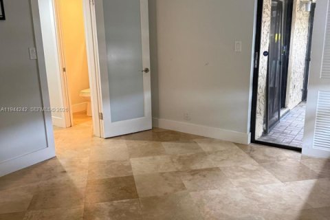 House in Plantation, Florida 2 bedrooms, 89.56 sq.m. № 2002690 - photo 11