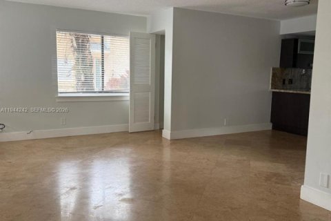 House in Plantation, Florida 2 bedrooms, 89.56 sq.m. № 2002690 - photo 2