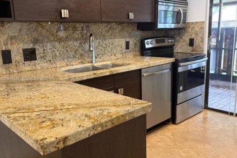 House in Plantation, Florida 2 bedrooms, 89.56 sq.m. № 2002690