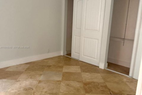 House in Plantation, Florida 2 bedrooms, 89.56 sq.m. № 2002690 - photo 10