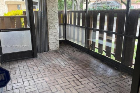 House in Plantation, Florida 2 bedrooms, 89.56 sq.m. № 2002690 - photo 17