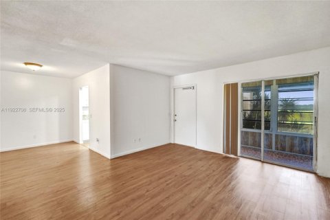 Купить кондоминиум в Дейви, Флорида 2 спальни, 72.65м2, № 1976514 - фото 15