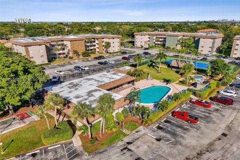 Купить кондоминиум в Дейви, Флорида 2 спальни, 72.65м2, № 1976514 - фото 3