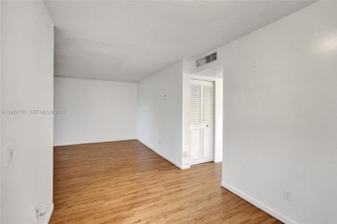 Купить кондоминиум в Дейви, Флорида 2 спальни, 72.65м2, № 1976514 - фото 24