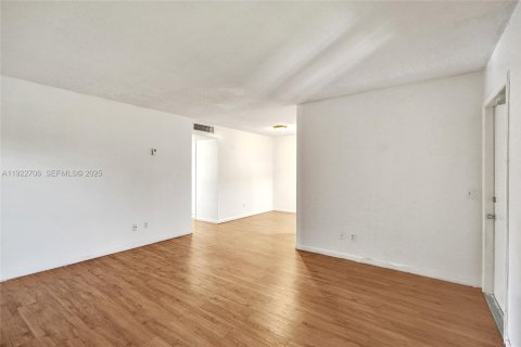 Купить кондоминиум в Дейви, Флорида 2 спальни, 72.65м2, № 1976514 - фото 25