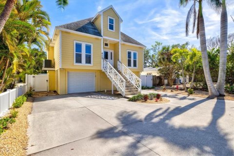 Casa en venta en Sarasota, Florida, 3 dormitorios, 201.41 m2 № 1563010 - foto 1