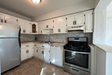 Снять в аренду виллу или дом в Холливуд, Флорида 3 спальни, 138.33м2, № 2027078 - фото 7