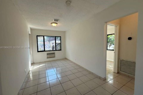 Снять в аренду виллу или дом в Холливуд, Флорида 3 спальни, 138.33м2, № 2027078 - фото 6