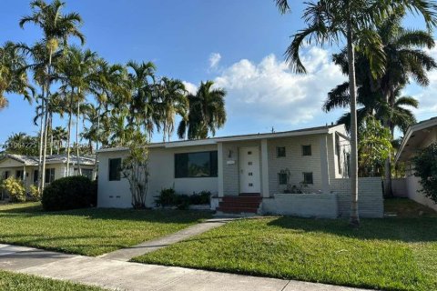 Дом в Холливуд, Флорида 3 спальни, 138.33м2 № 2027078