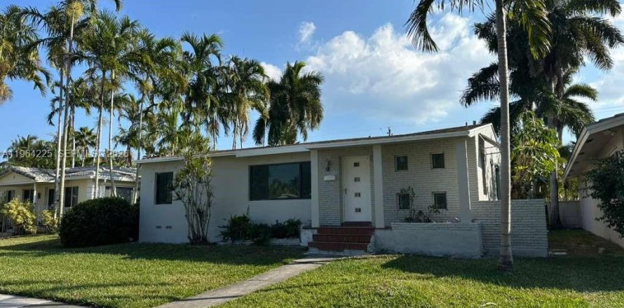 Дом в Холливуд, Флорида 3 спальни, 138.33м2 № 2027078