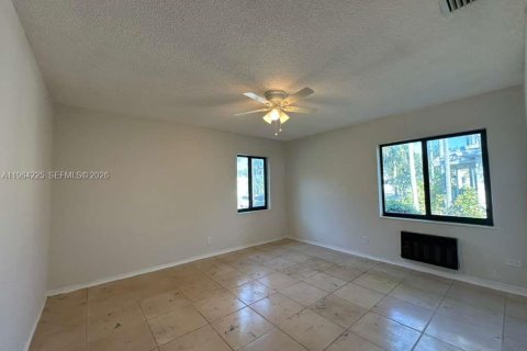 Снять в аренду виллу или дом в Холливуд, Флорида 3 спальни, 138.33м2, № 2027078 - фото 10