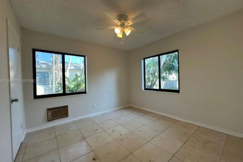 Снять в аренду виллу или дом в Холливуд, Флорида 3 спальни, 138.33м2, № 2027078 - фото 11