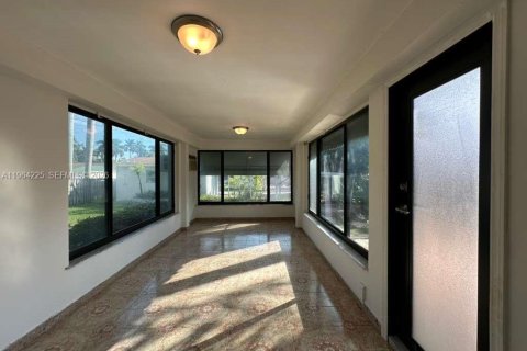 Снять в аренду виллу или дом в Холливуд, Флорида 3 спальни, 138.33м2, № 2027078 - фото 16