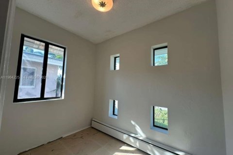 Снять в аренду виллу или дом в Холливуд, Флорида 3 спальни, 138.33м2, № 2027078 - фото 15